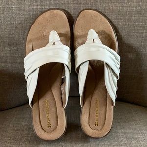 Naturalizer Joi slip on thong sandal SZ 6.5